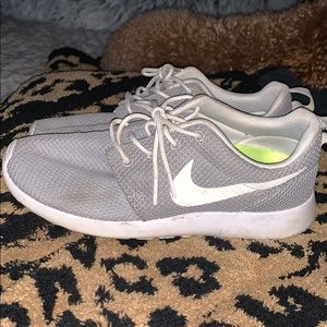 Grey Nike roshe